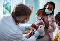 Apenas uma dose não garante volta às aulas em segurança, diz médico