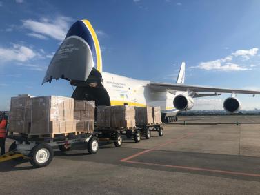 Antonov chega a Brasília com 4 milhões de máscaras vindo da China