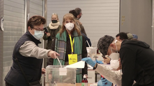 Catalães votam em eleição regional; campanha se concentrou no combate à pandemia