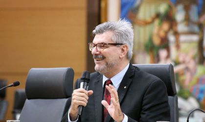 Ministro do STJ é internado com Covid-19 em Brasília