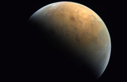 A primeira imagem de Marte enviada pela Hope Probe