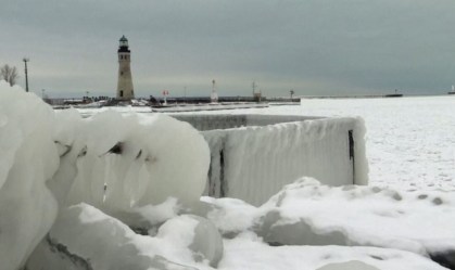 Tornados e onda de frio nos EUA matam 7 pessoas e interrompem vacinação