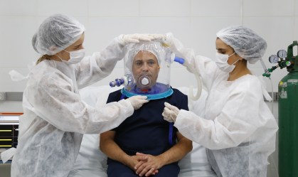 Capacete criado no CE pode reduzir internações em UTI por Covid-19 em até 60%