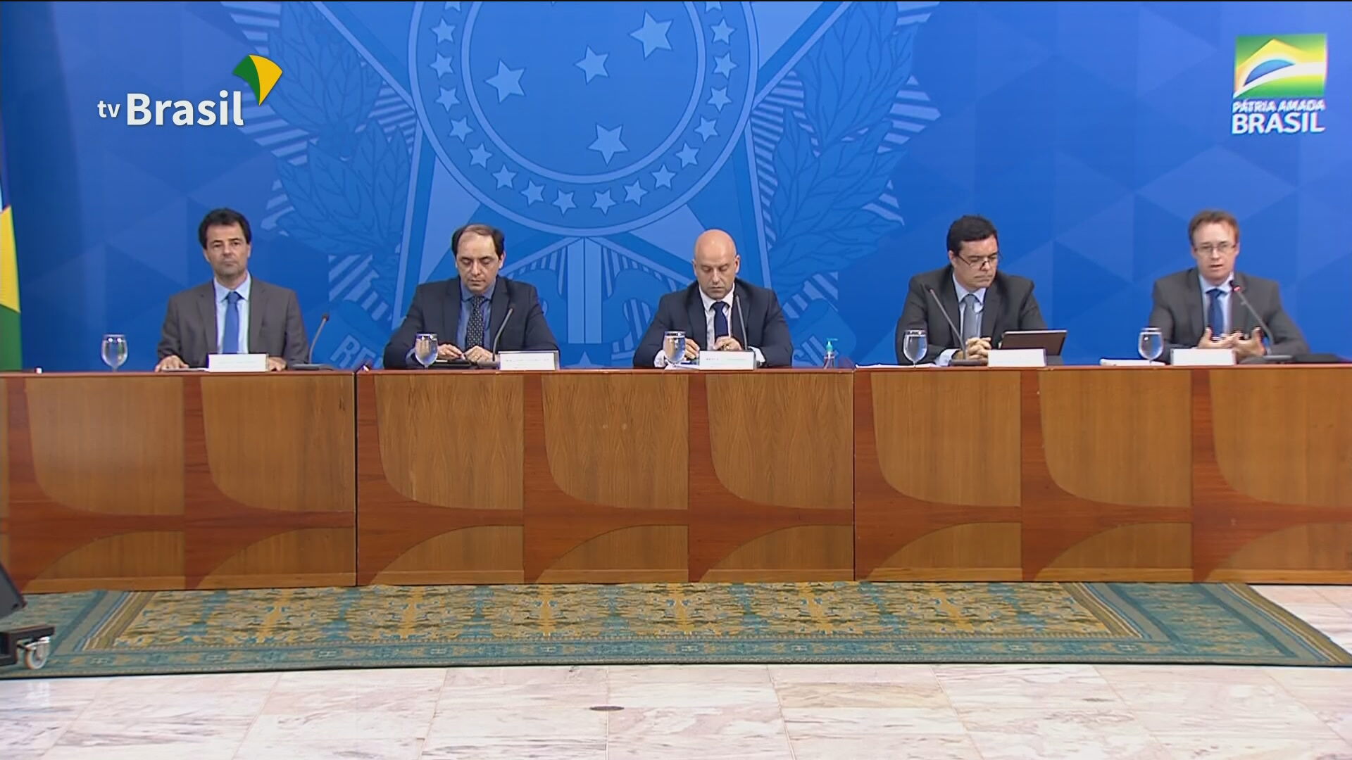 Equipe econômica durante coletiva que explica novos saques ao FGTS (08.abr.2020)