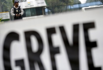 Manifestação de petroleiros durante uma greve 03/11/2015 