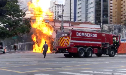 Vazamento de gás provoca incêndio e explosões na Zona Sul de SP