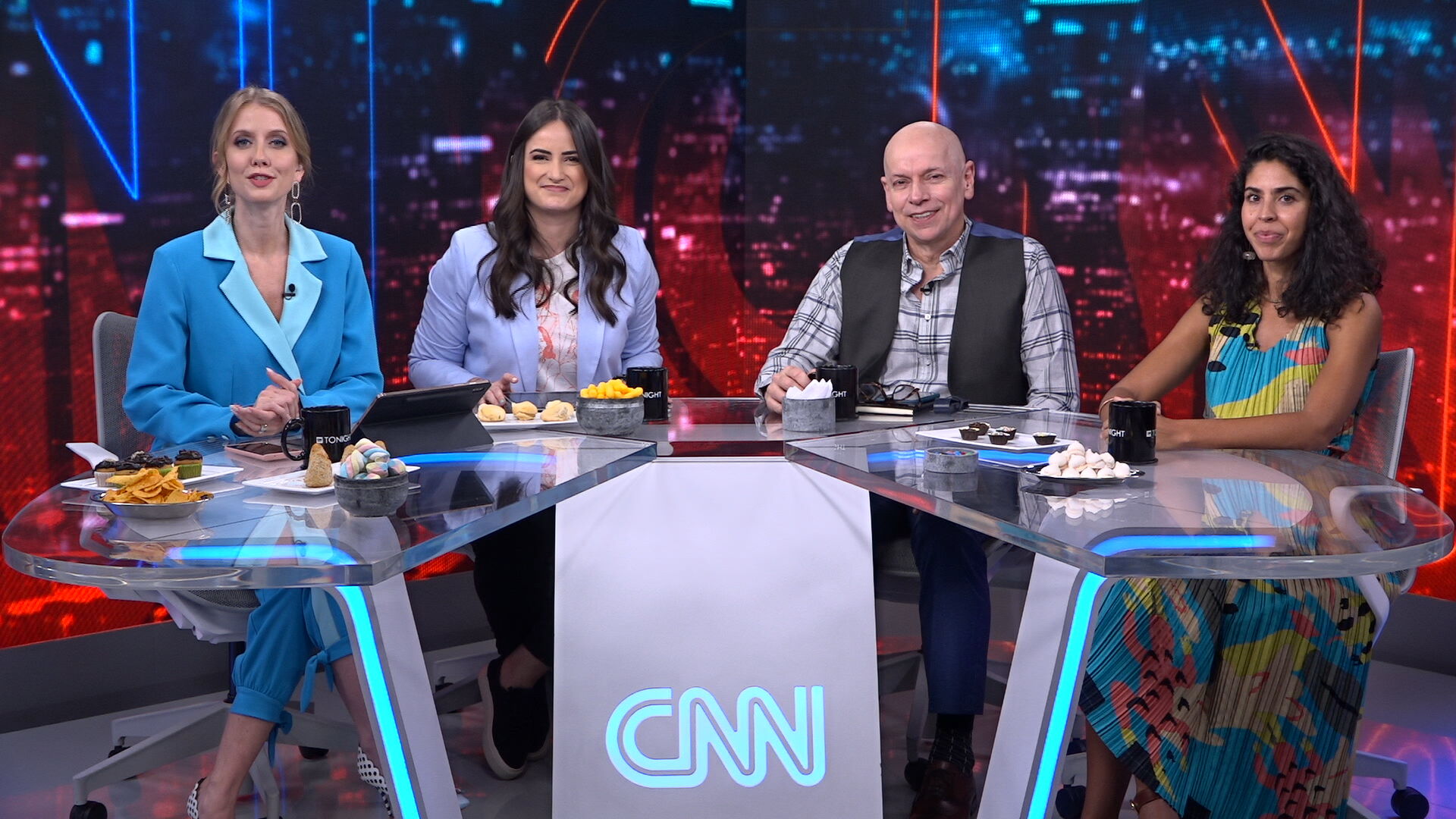 CNN Tonight, apresentado por Mari Palma, Gabriela Prioli e Leandro Karnal