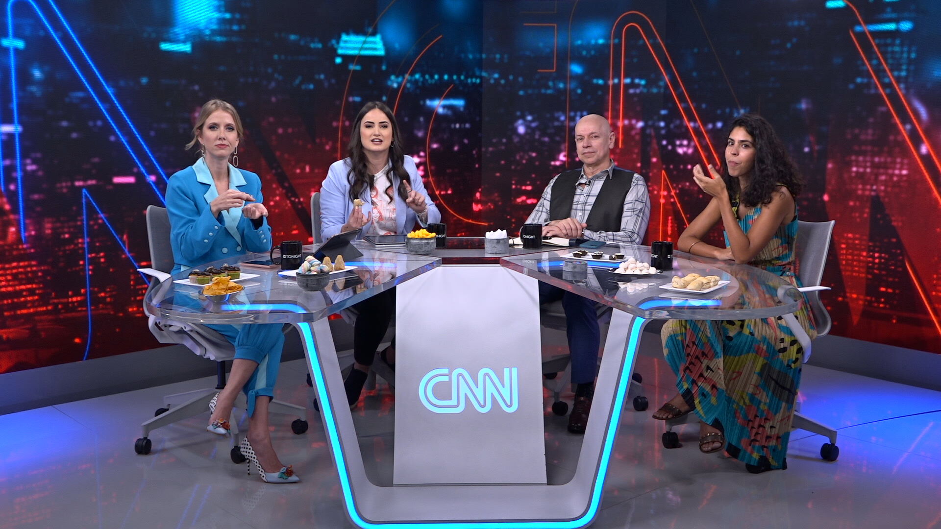 CNN Tonight, apresentado por Mari Palma, Gabriela Prioli e Leandro Karnal