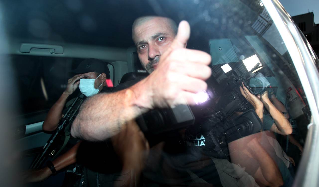 O deputado federal Daniel Silveira (PSL-RJ) deixa a sede da Polícia Federal (PF)