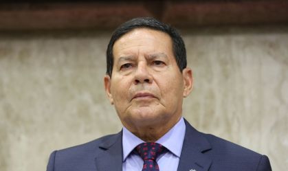 'Baderneiros são caso de polícia, não de política', diz Mourão