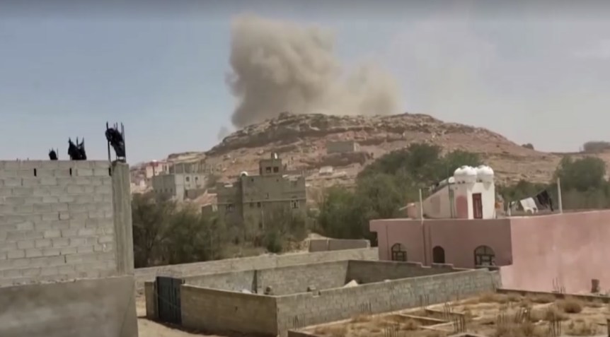 Ataque aéreo contra rebeldes houthis na cidade de Sanaa / Foto: Reprodução - 30.mar.2020/ Reuters