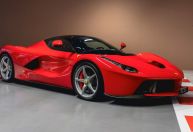 Vettel coloca à venda coleção pessoal de carros; entre eles, três Ferraris raras