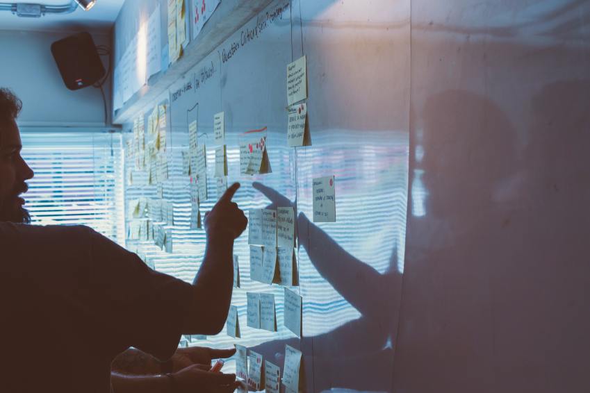 Aprender como abrir uma startup é uma das possibilidades de cursos que a USP oferece online • Foto: Startaê Team/Unplash