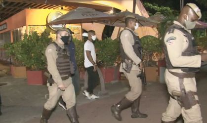 Pessoas descumprem toque de recolher na Bahia na primeira noite da medida 