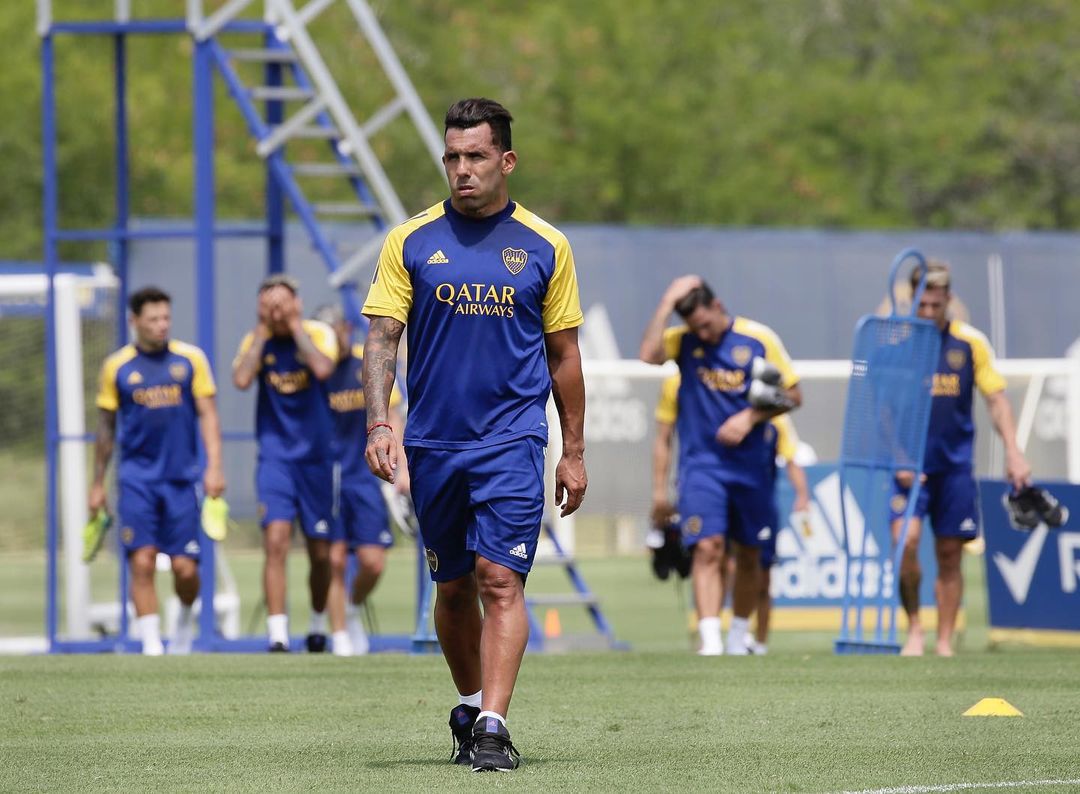 O atacante argentino Carlitos Tévez