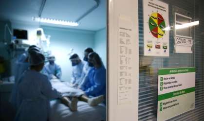 Paciente com Covid-19 em hospital em Porto Alegre