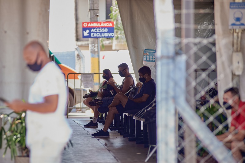 Pacientes aguardam atendimento na UPA da Vila Xavier em Araraquara