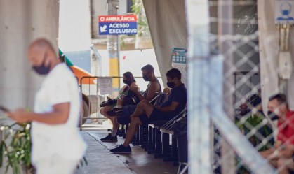 Pacientes aguardam atendimento na UPA da Vila Xavier em Araraquara