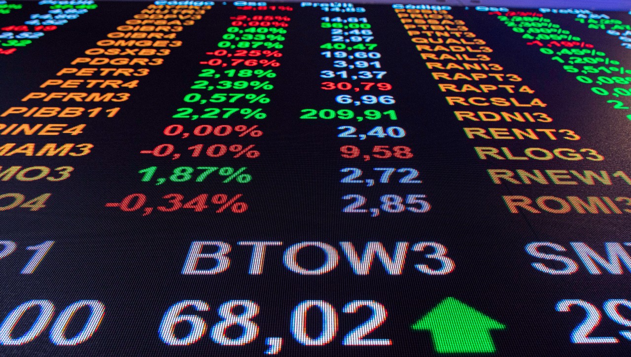 Painel financeiro na sede da Bolsa de Valores de São Paulo