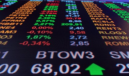 Painel financeiro na sede da Bolsa de Valores de São Paulo