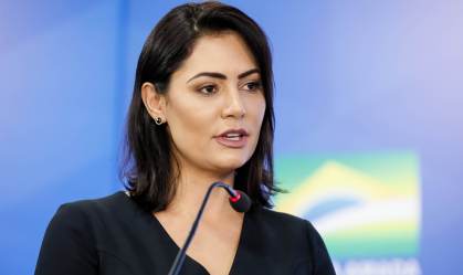 Michelle Bolsonaro recebeu ao menos R$ 72 mil de Queiroz entre 2011 e 2016