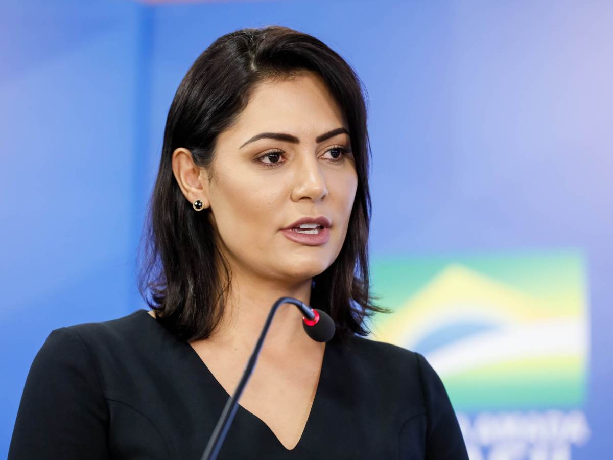 Michelle Bolsonaro publica foto de presidente no hospital ...