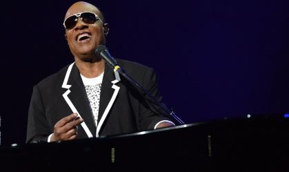 Stevie Wonder diz que se mudará permanentemente para Gana