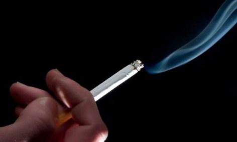 Fumaça de tabaco aumenta risco de pressão alta em crianças