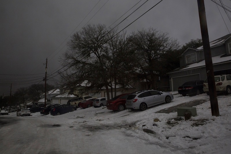 Área sem energia elétrica após o forte frio causar apagões no Texas
