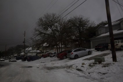 Área sem energia elétrica após o forte frio causar apagões no Texas
