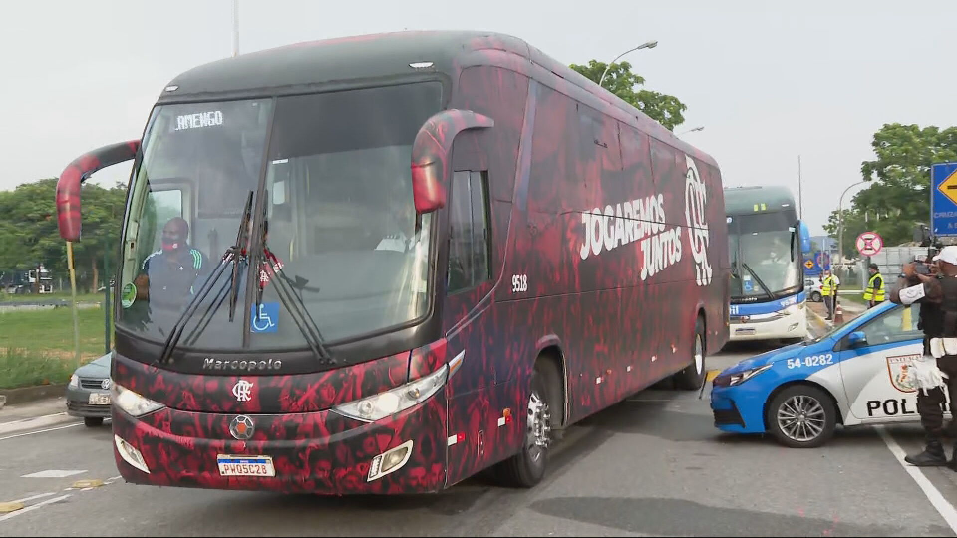 Delegação do Flamengo chega ao Rio de Janeiro após vitória no Brasileirão