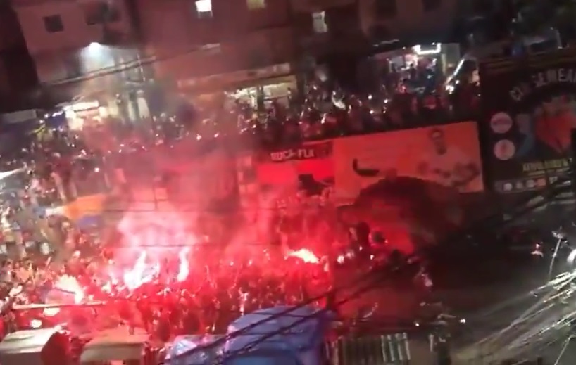 Aglomeração de torcedores em festa pelo título do Flamengo no Brasileirão