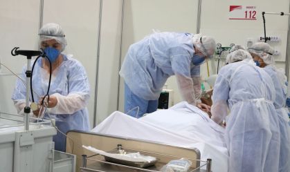 Com ocupação de 80% dos leitos de UTI, BH retoma fechamento de comércios