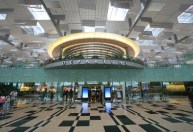 Melhor aeroporto do mundo tem cachoeira, jardins, piscina e cinema