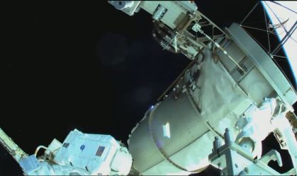 Fora da estação, astronautas americanos mostram imagens ao vivo do espaço