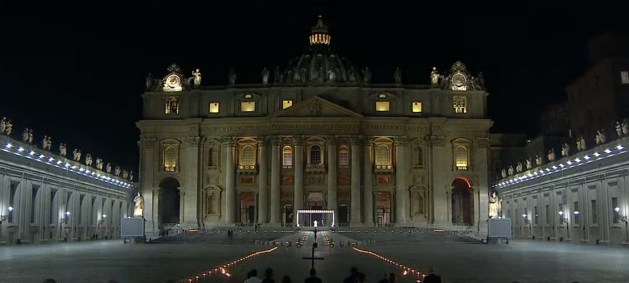 Via Sacra é celebrada pelo Papa na Praça São Pedro sem presença do público