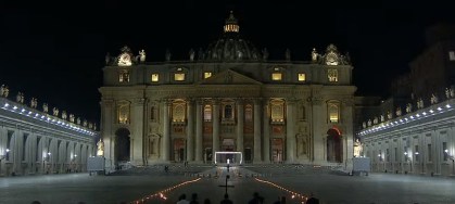 Via Sacra é celebrada pelo Papa na Praça São Pedro sem presença do público