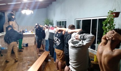 Em meio à pandemia, PM encerra rave clandestina no interior do PR