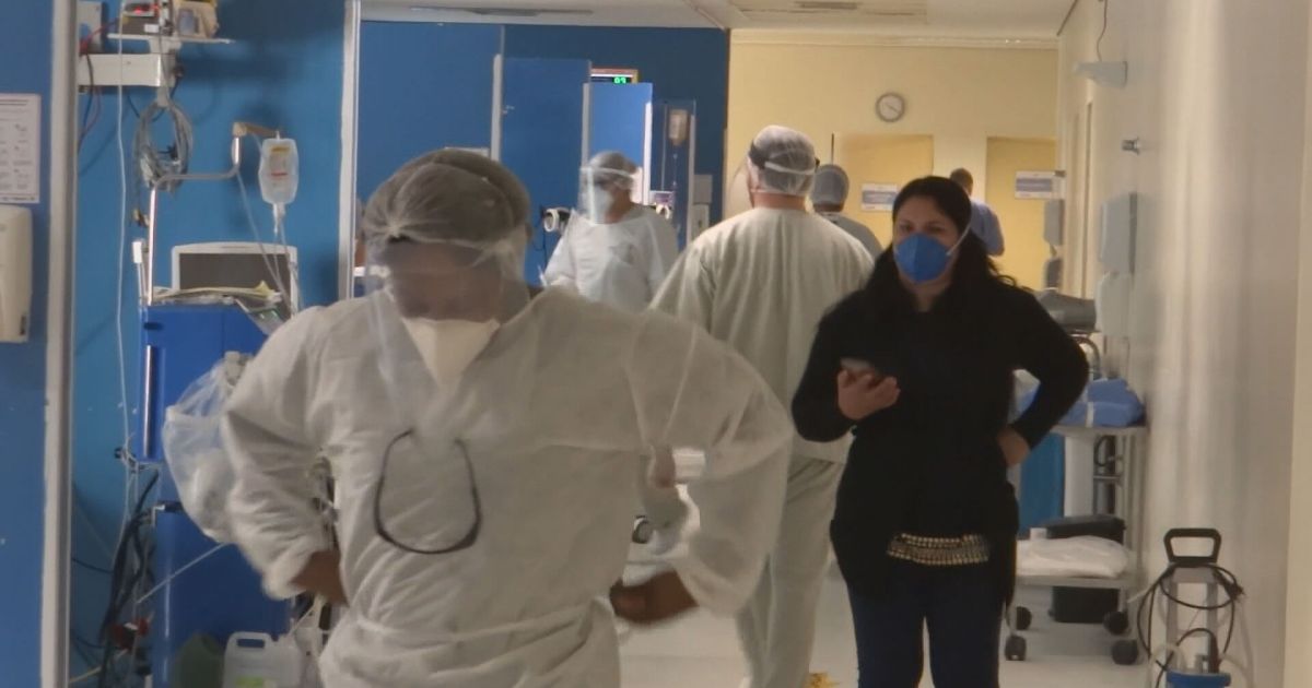 Brasil tem 6.500 médicos intensivistas; 40 mil seriam necessários - CNN Brasil