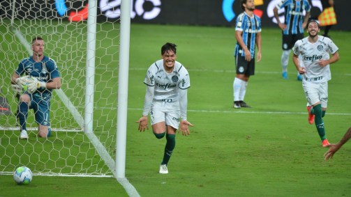Zagueiro paraguaio marcou o gol que deu a vitória ao Verdão