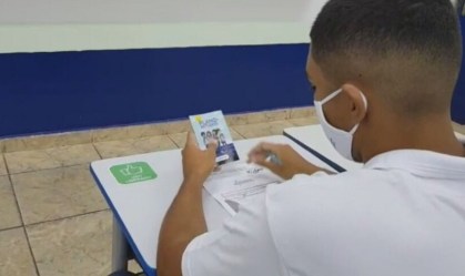 Apesar de suspensão judicial de atividades, escolas retomam aulas no Rio