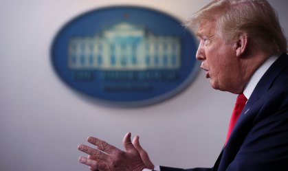 Trump anuncia lançamento de 'conselho de reabertura' da economia nos EUA