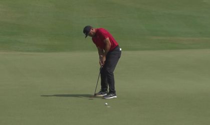 Tiger Woods é conhecido por jogar vestido nas cores vermelho e preto