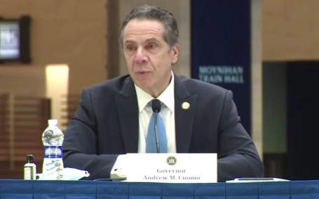 O governador de Nova York, Andrew Cuomo