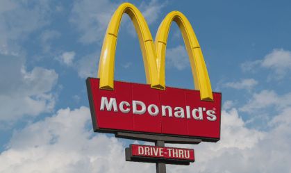 Vendas do McDonald's disparam com preços mais altos e novos itens do menu EUA