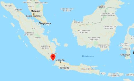 Localização da ilha vulcânica Krakatoa