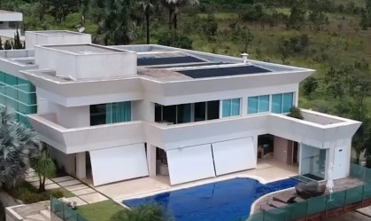 Conheça a mansão comprada por Flávio Bolsonaro que provocou polêmica