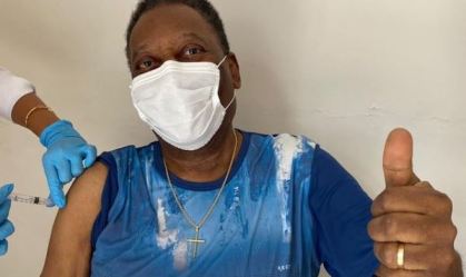 Pelé é vacinado contra a Covid-19