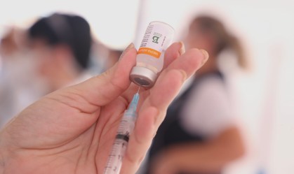 Com vacinação atrasada, cidade do RJ cria posto ‘secreto’ para aplicar Coronavac