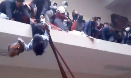 Pelo menos 7 estudantes morrem em queda do 4º andar de universidade na Bolívia